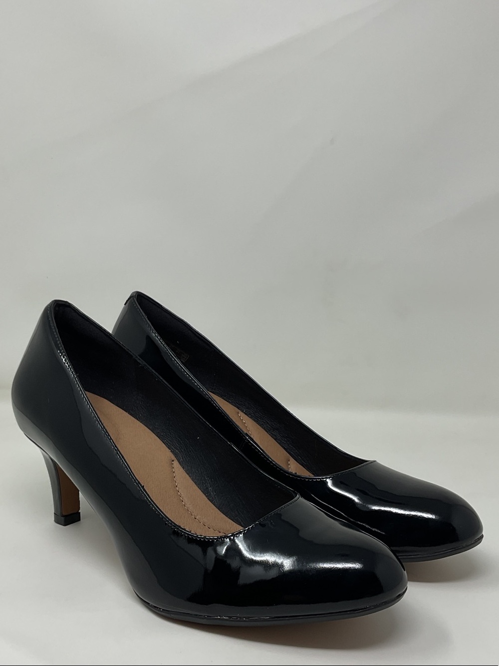 Clarks Black Patent Women’s Mid-Heel Pumps Size 9.5